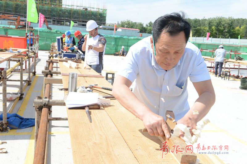比速度拼質(zhì)量！青島農(nóng)民工建筑技能大比拼(圖5)